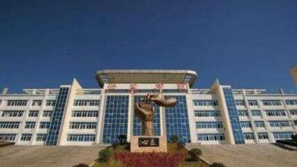 兴义市中等职业学校简介